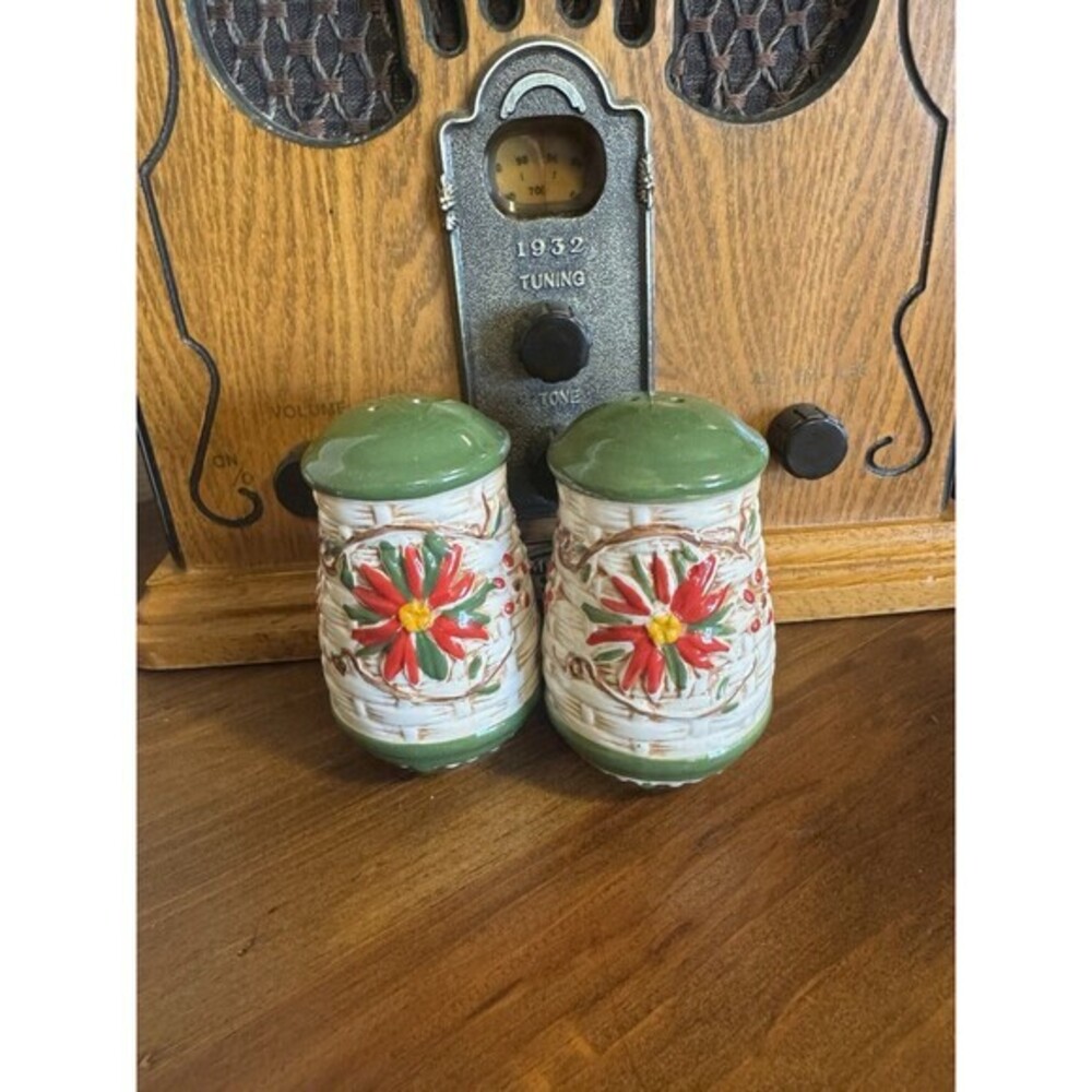 Temp-tations Salt and Pepper shakers, Basketweave Old World POINSETTIA